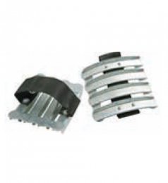 Etrille en métal à 8 lignes avec boucle pour la main